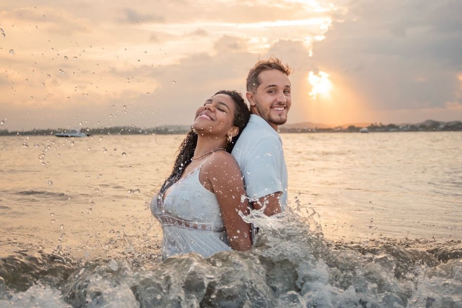 Casal fotografado em Porto de Galinhas